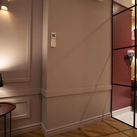 Alnis Boutique Hotel 4*